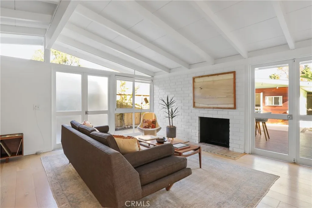 3012 Roxanne Avenue, Long Beach, California 90808 home-pic-6