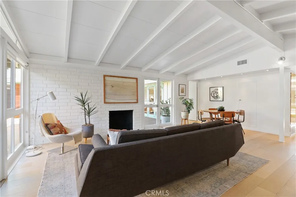3012 Roxanne Avenue, Long Beach, California 90808 home-pic-5