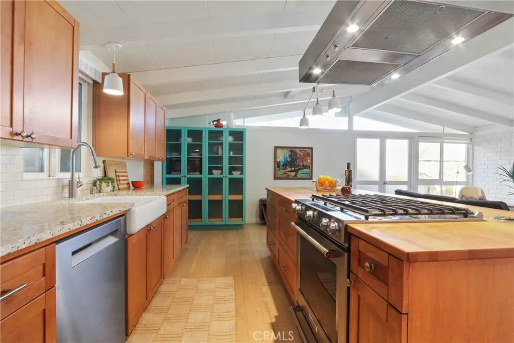 3012 Roxanne Avenue, Long Beach, California 90808 home-pic-2