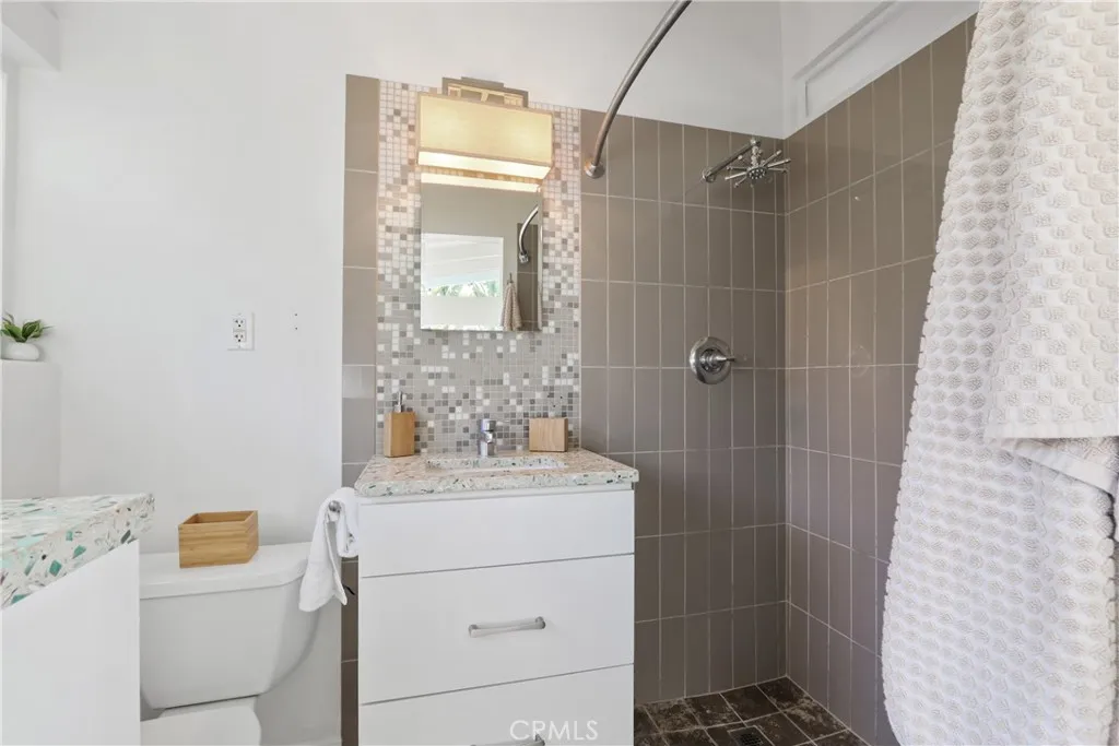 3012 Roxanne Avenue, Long Beach, California 90808 home-pic-12