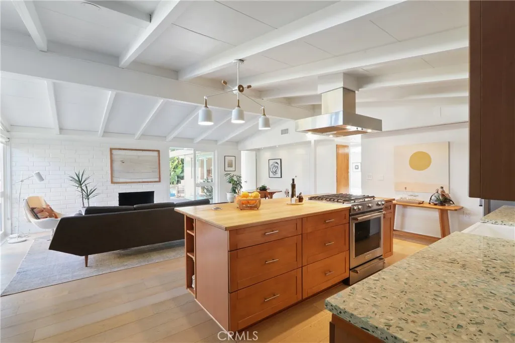 3012 Roxanne Avenue, Long Beach, California 90808 home-pic-4