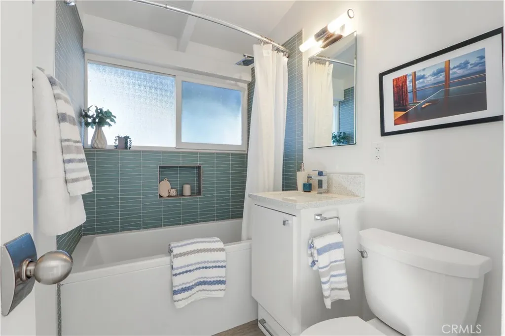 3012 Roxanne Avenue, Long Beach, California 90808 home-pic-17