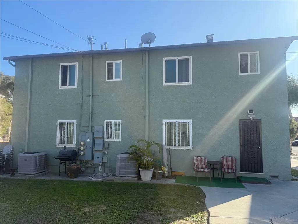 2053 W 104th, Los Angeles, California 90047 home-pic-2