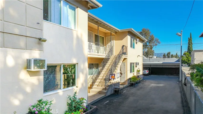 6934 Hinds, North Hollywood, California 91605