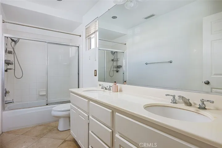 Upstairs Hall Full Bath.