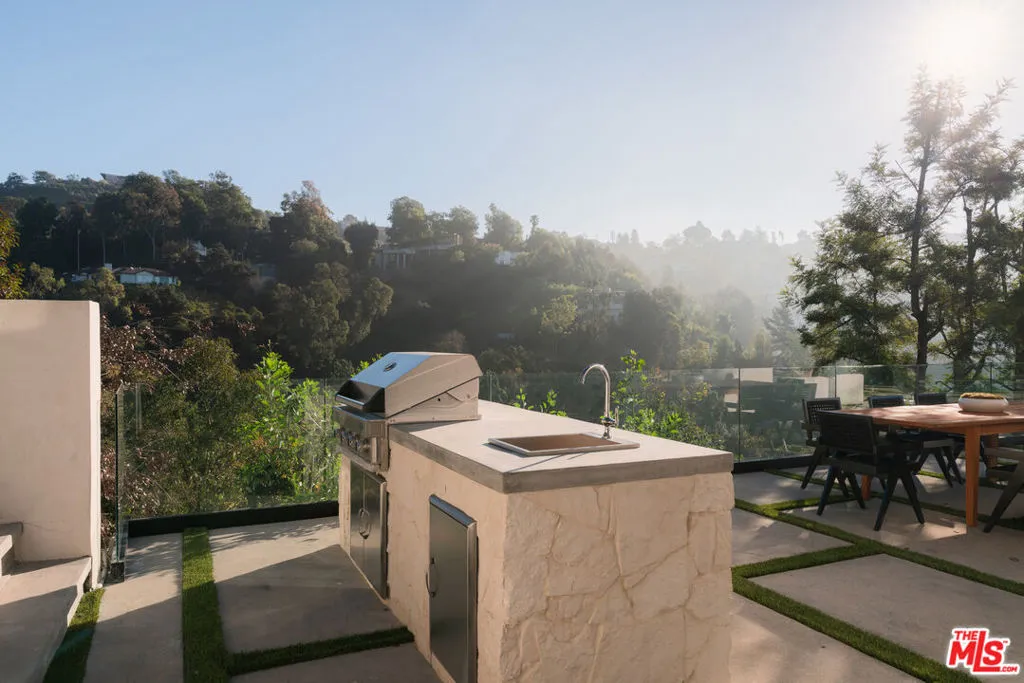 2608 Zorada Drive, Los Angeles, California 90046 home-pic-13