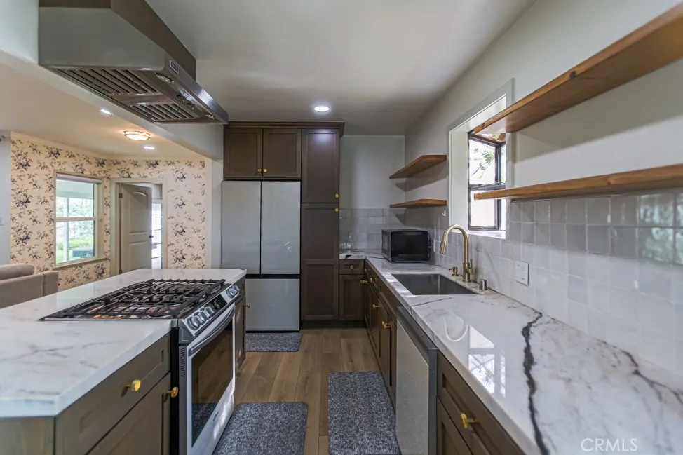 702 N Pine, Anaheim, California 92805 home-pic-4