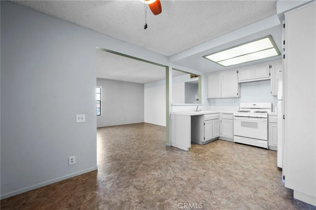 16125 Warmington Lane 12, Huntington Beach, California 92649 home-pic-10