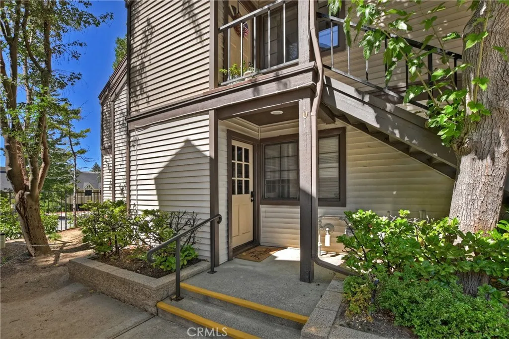 101 Village Bay 1, Lake Arrowhead, California 92352 home-pic-3