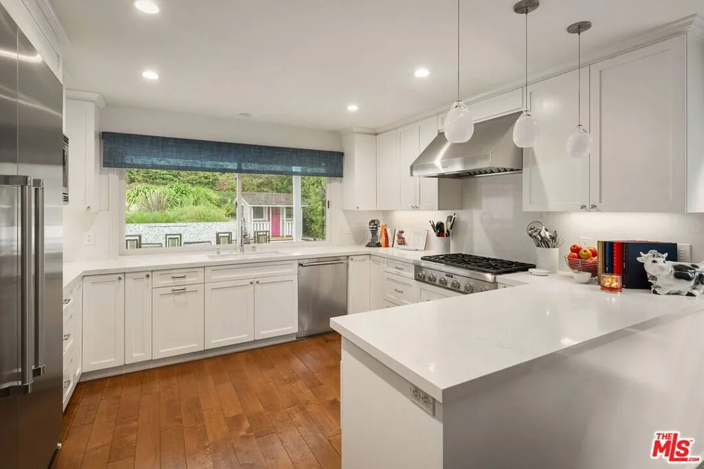 837 N Bundy Drive, Los Angeles, California 90049 home-pic-5