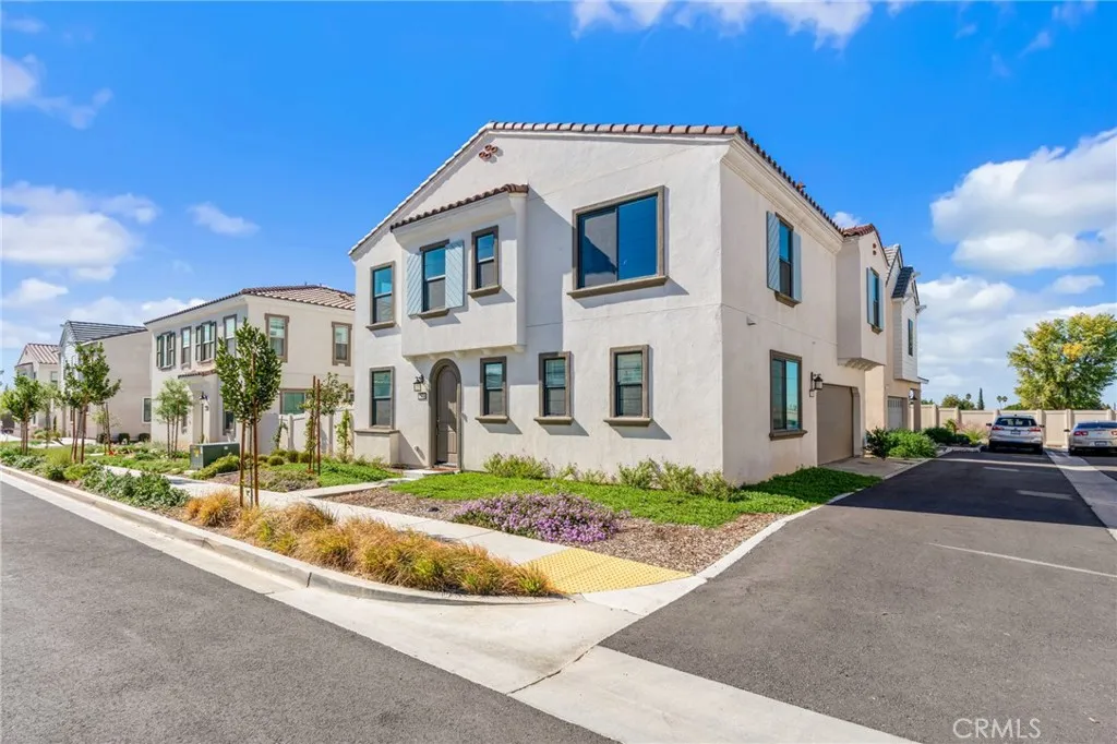 13430 Limestone Drive, Yucaipa, California 92399 home-pic-1