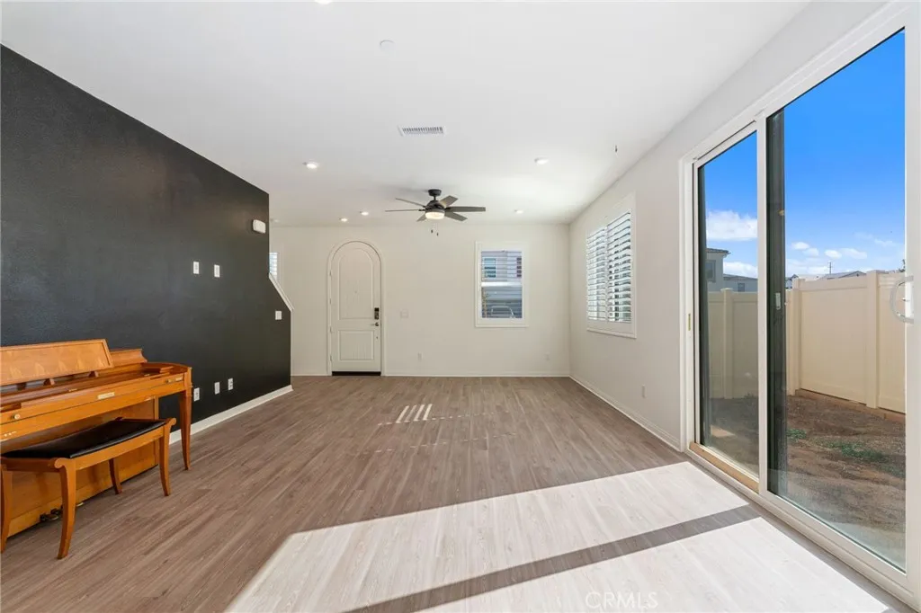 13430 Limestone Drive, Yucaipa, California 92399 home-pic-4