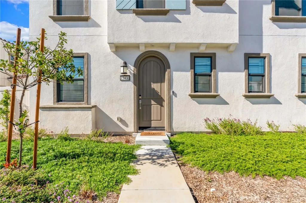 13430 Limestone Drive, Yucaipa, California 92399 home-pic-2
