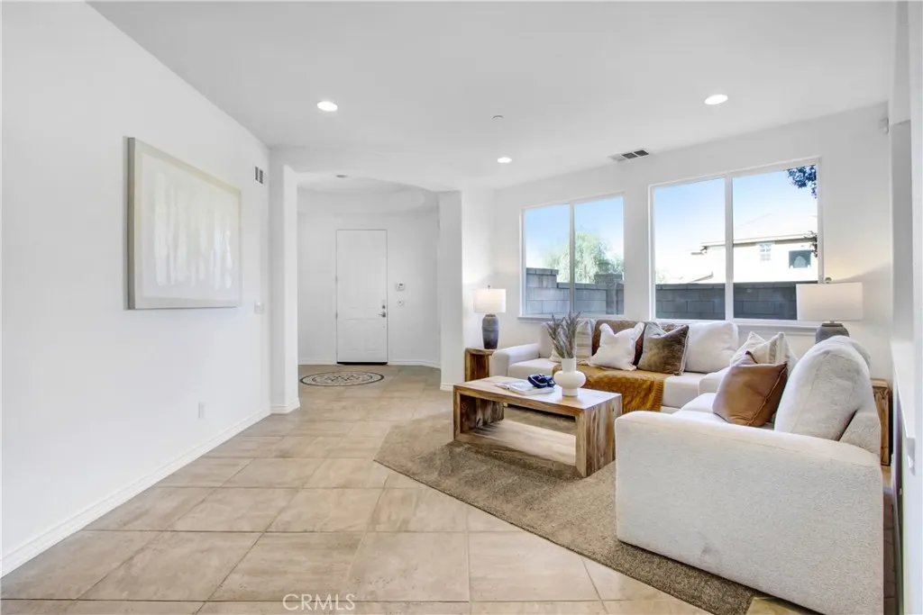 15562 Sicily Lane, Fontana, California 92336 home-pic-7