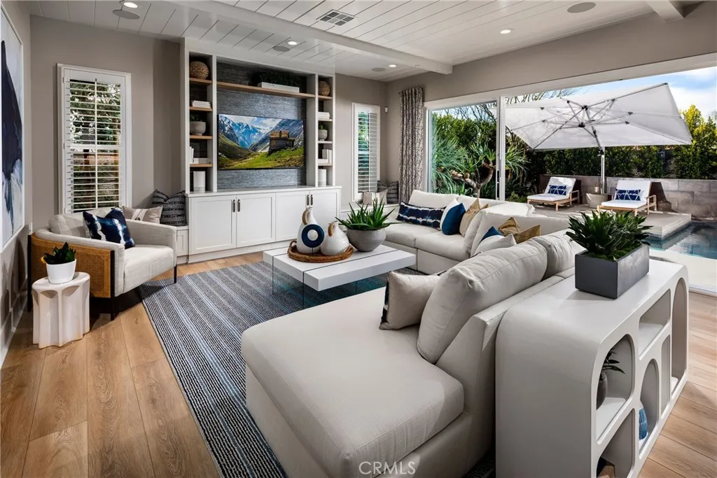 120 Chapman, Lake Forest, California 92630 home-pic-2