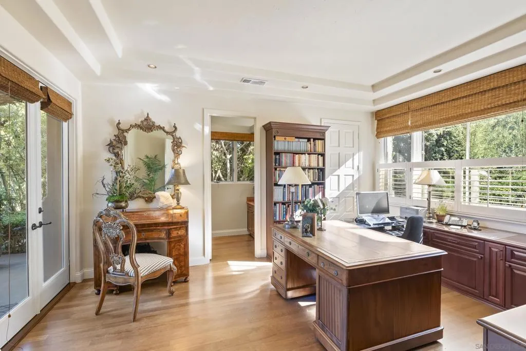 17177 Calle Serena, Rancho Santa Fe, California 92067 home-pic-10