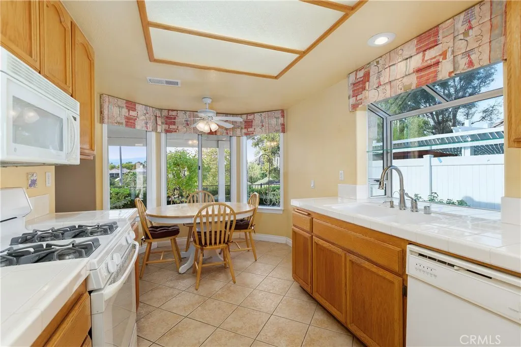 40083 Corte Lorca, Murrieta, California 92562 home-pic-13