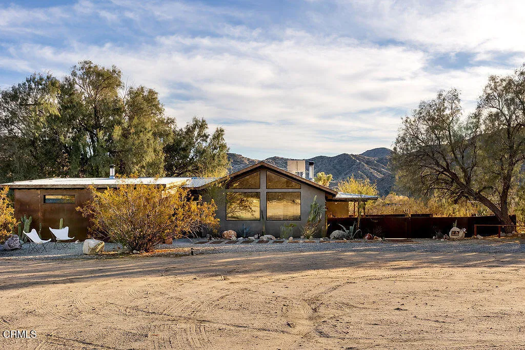 9427 T Circle Drive, Morongo Valley, California 92256 home-pic-1