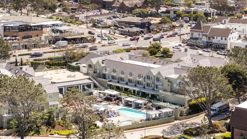 Award-winning Luxury resort in the heart of Del Mar Village and overlooking the Pacific Ocean