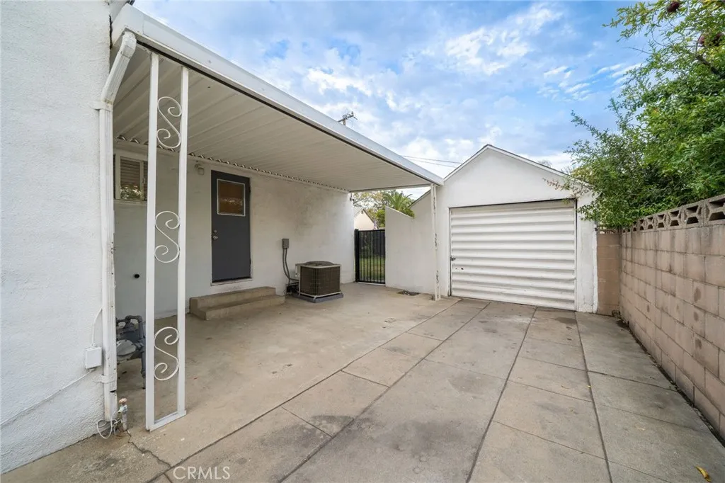 1140 N Towne Avenue, Pomona, California 91767 home-pic-21