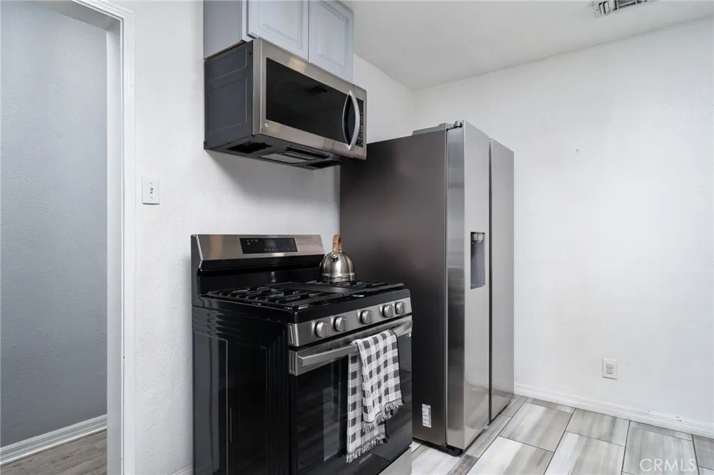 1140 N Towne Avenue, Pomona, California 91767 home-pic-10
