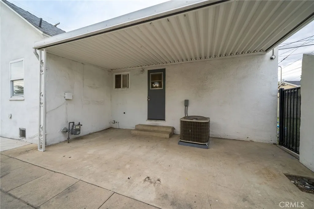 1140 N Towne Avenue, Pomona, California 91767 home-pic-22