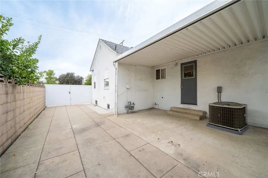 1140 N Towne Avenue, Pomona, California 91767 home-pic-23