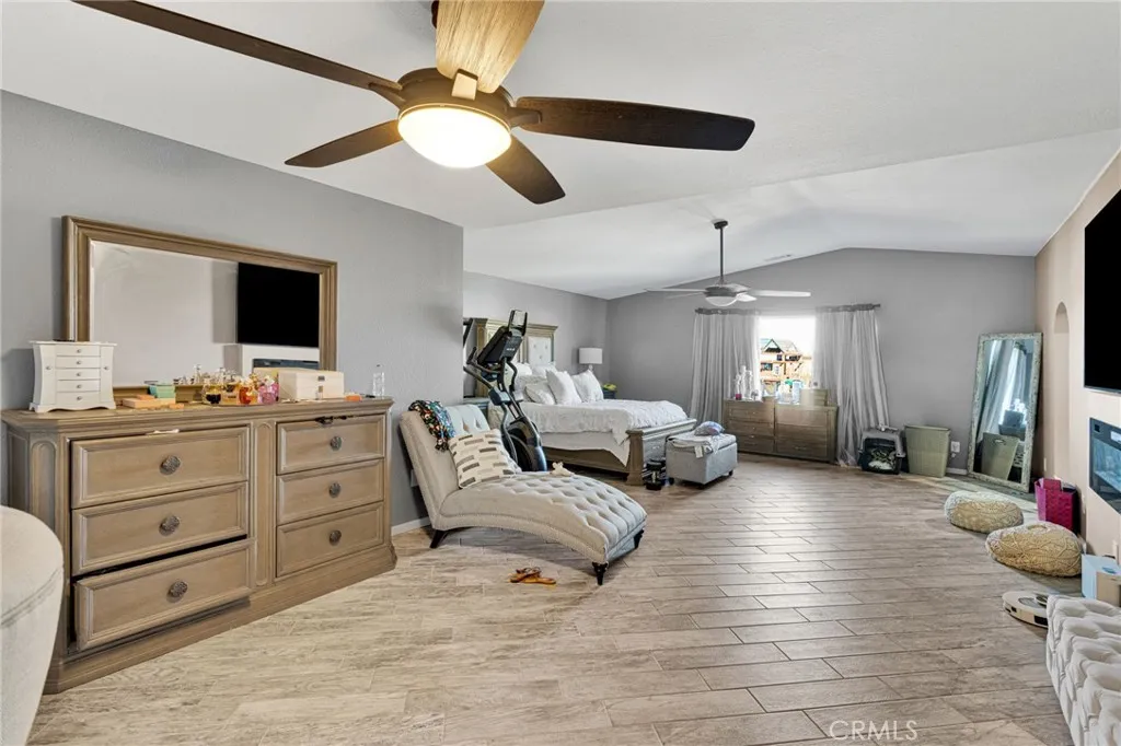 10834 Mono, Victorville, California 92392 home-pic-18