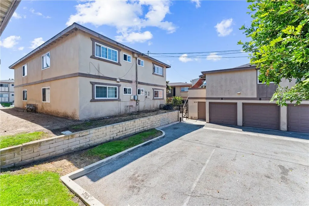 17431 Koledo, Huntington Beach, California 92647 home-pic-0