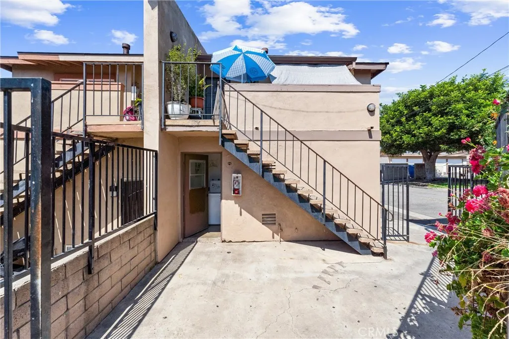 17431 Koledo, Huntington Beach, California 92647 home-pic-8