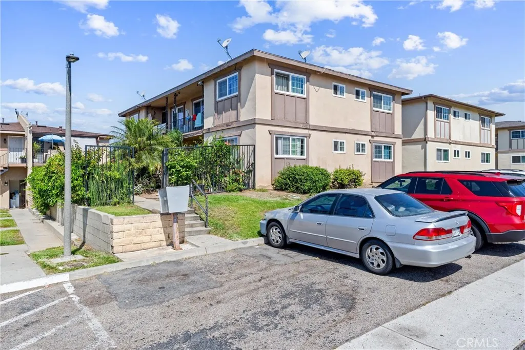 17431 Koledo, Huntington Beach, California 92647 home-pic-2