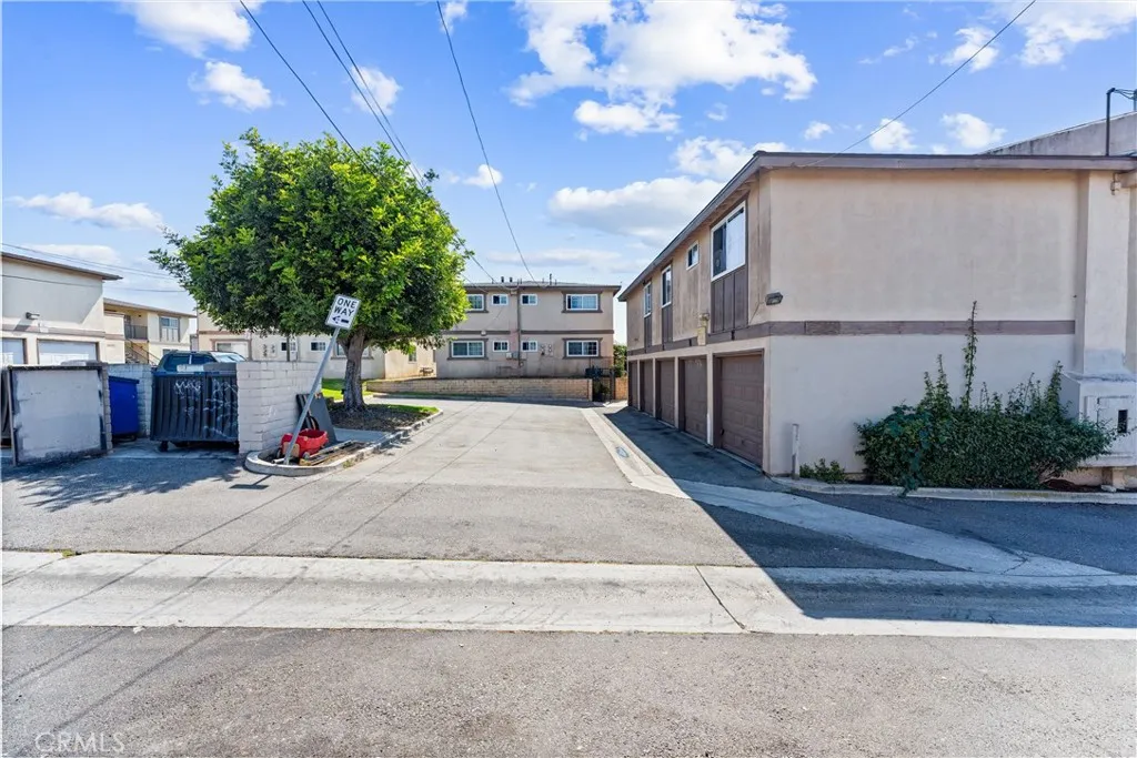 17431 Koledo, Huntington Beach, California 92647 home-pic-6