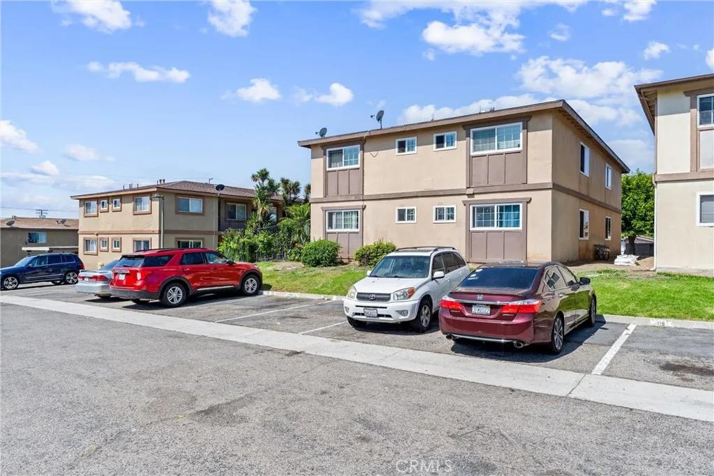 17431 Koledo, Huntington Beach, California 92647 home-pic-4
