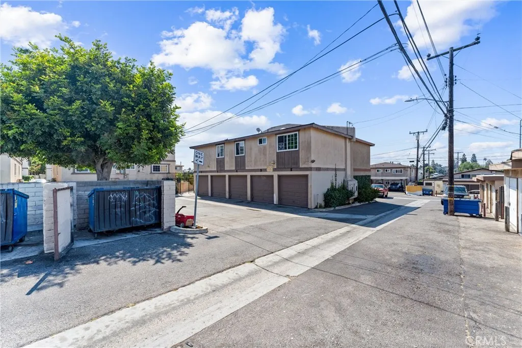 17431 Koledo, Huntington Beach, California 92647 home-pic-5
