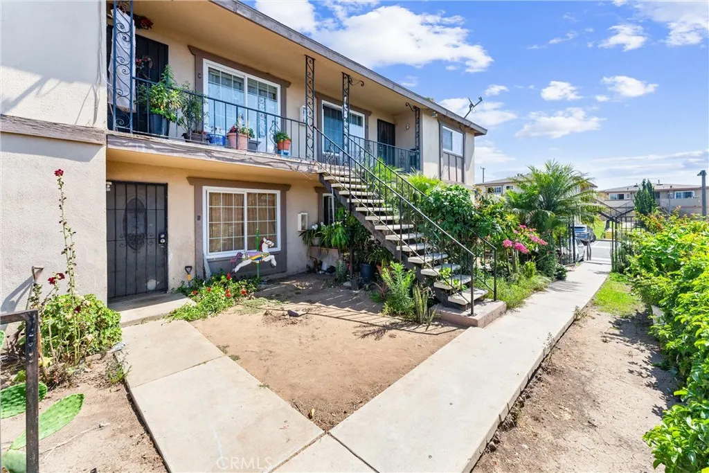 17431 Koledo, Huntington Beach, California 92647 home-pic-10