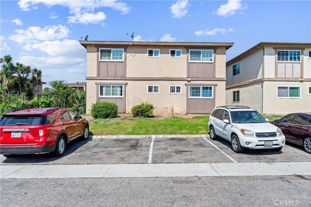 17431 Koledo, Huntington Beach, California 92647 home-pic-3