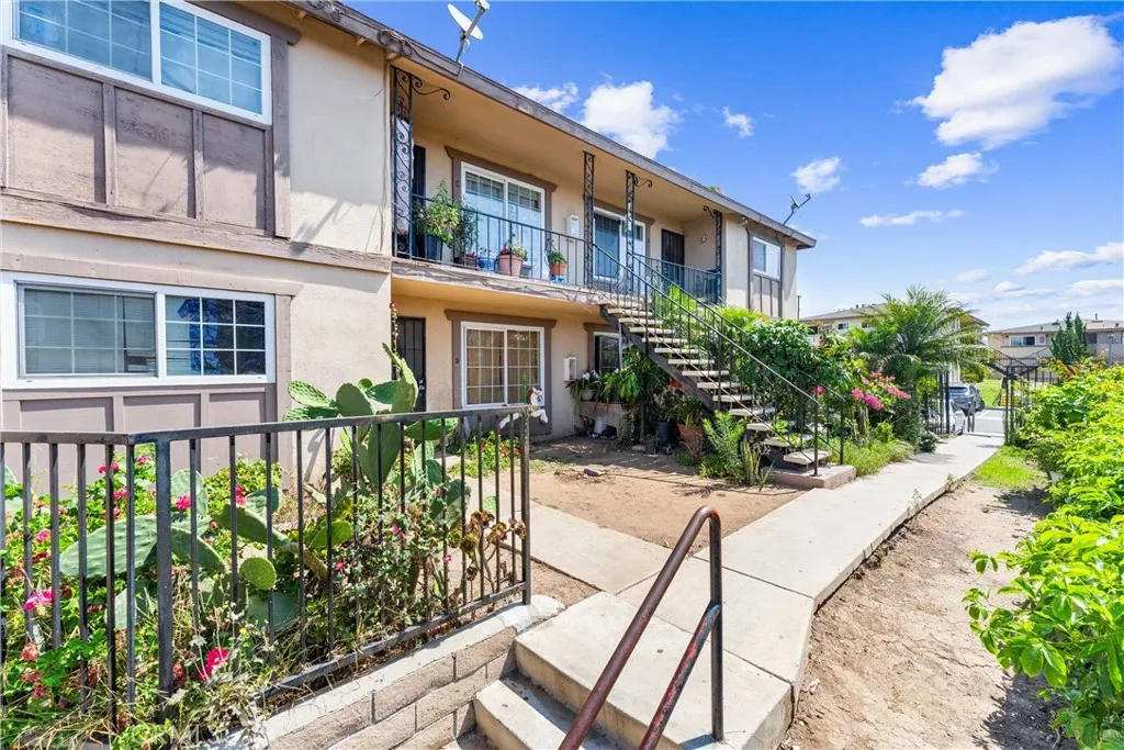 17431 Koledo, Huntington Beach, California 92647 home-pic-9
