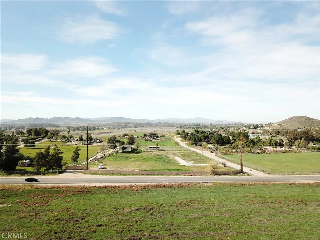 33761 Leon Rd, Winchester, California 92596 home-pic-3