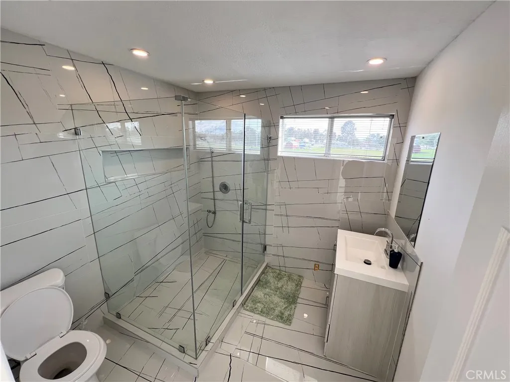 33761 Leon Rd, Winchester, California 92596 home-pic-18