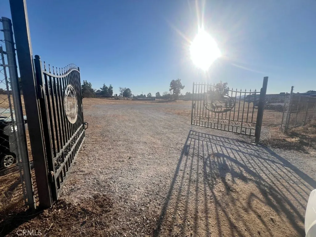 33761 Leon Rd, Winchester, California 92596 home-pic-4
