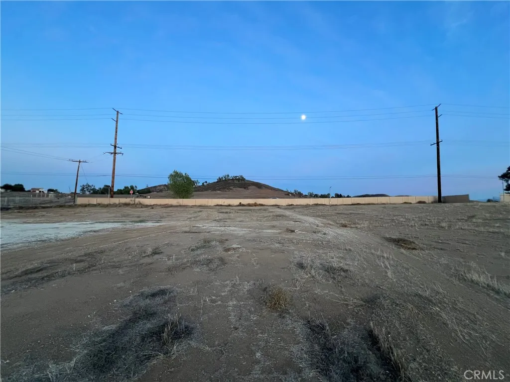 33761 Leon Rd, Winchester, California 92596 home-pic-8