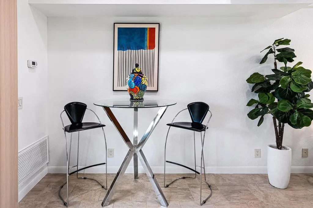 290 S San Jacinto Drive 8, Palm Springs, California 92262 home-pic-4