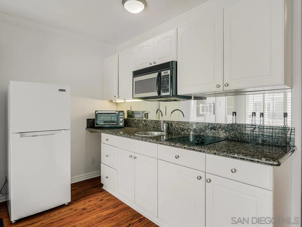 1021 Scott St 235, San Diego, California 92106 home-pic-6
