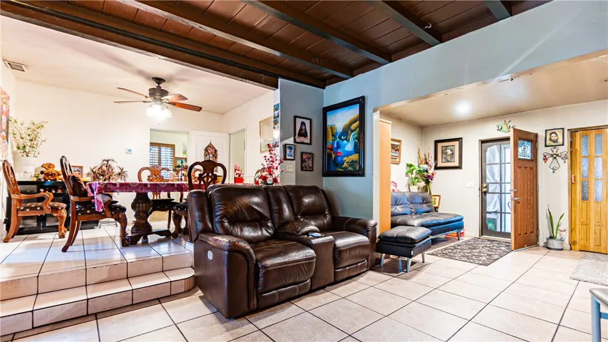 2 bed 1 bath home w/ 24oo sq ft warehouse