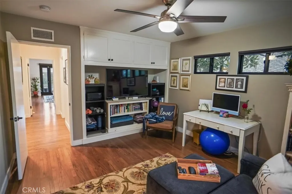 606 Uclan Drive, Burbank, California 91504 home-pic-11