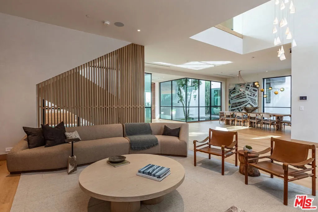 1307 N Doheny Drive, Los Angeles, California 90069 home-pic-6