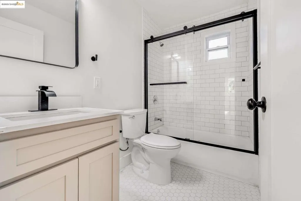 1238 12th St, Oakland, California 94607 home-pic-8