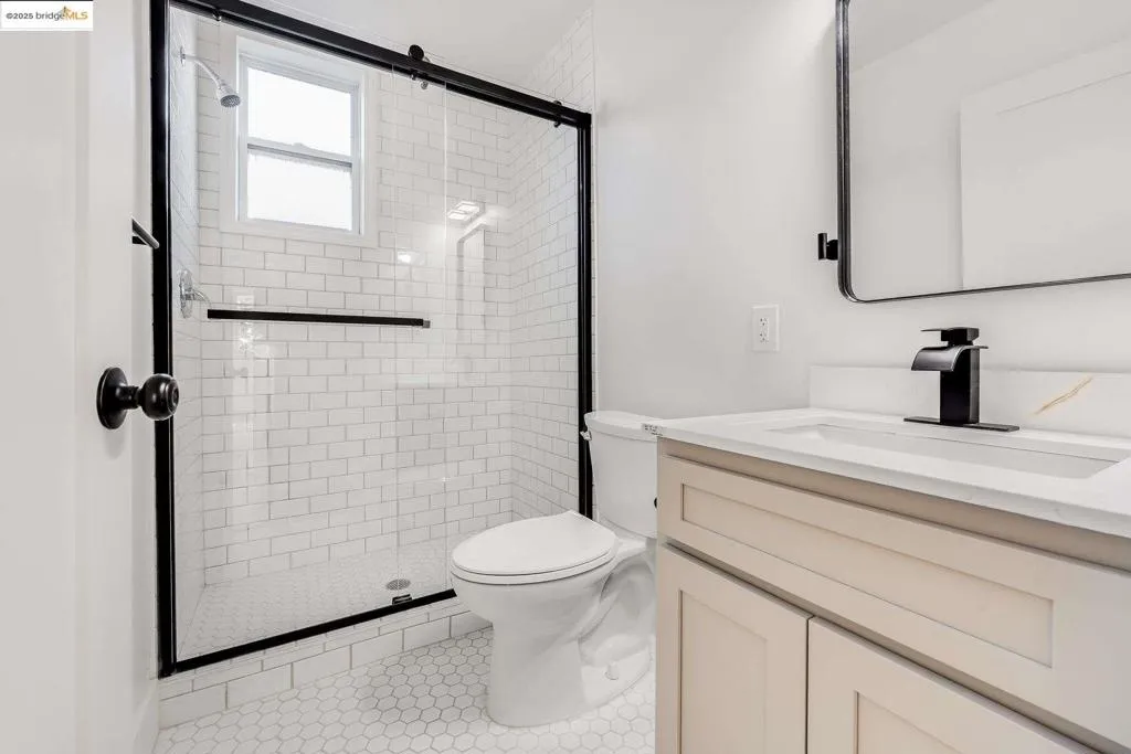 1238 12th St, Oakland, California 94607 home-pic-7