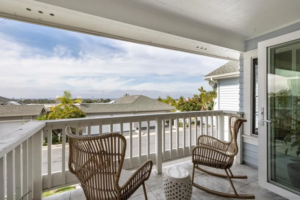 579 Hygeia Unit A, Encinitas, California 92024 — photo 5