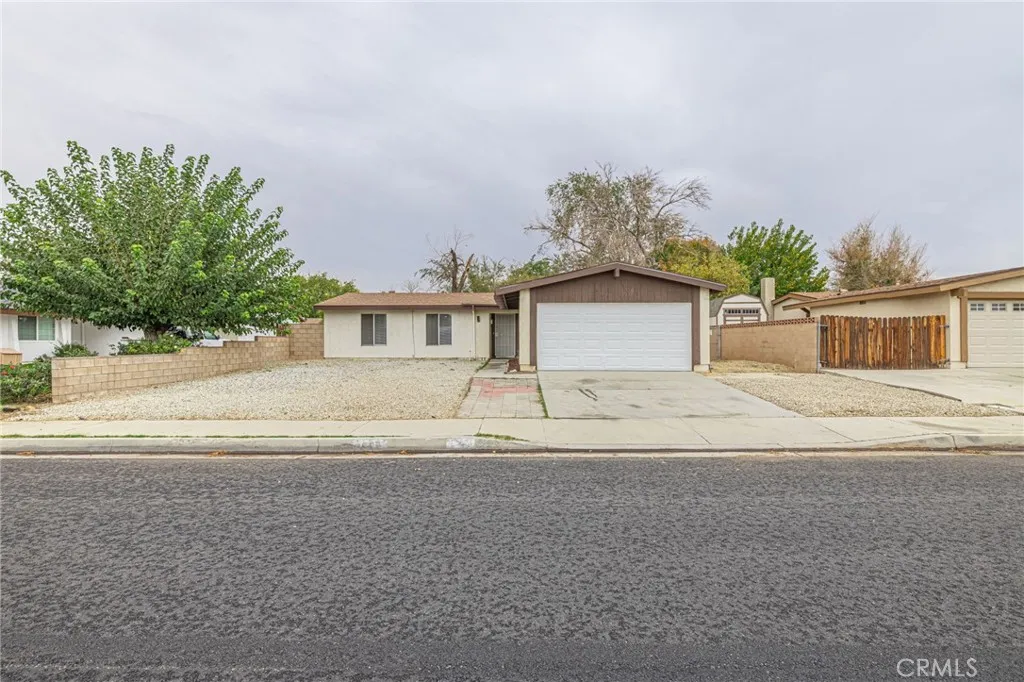 44256 Gingham, Lancaster, California 93535 home-pic-1